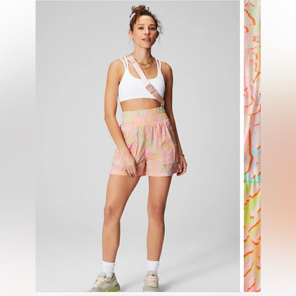 NWT FABLETICS MEDIUM ULTRA HI-WAISTED PIPED NYLON CORALโLEOPARD REFLECTIVE SHORT